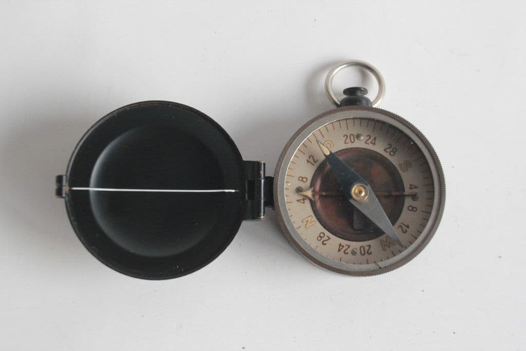 Boussole militaire armée Suisse Plan Neuchâtel